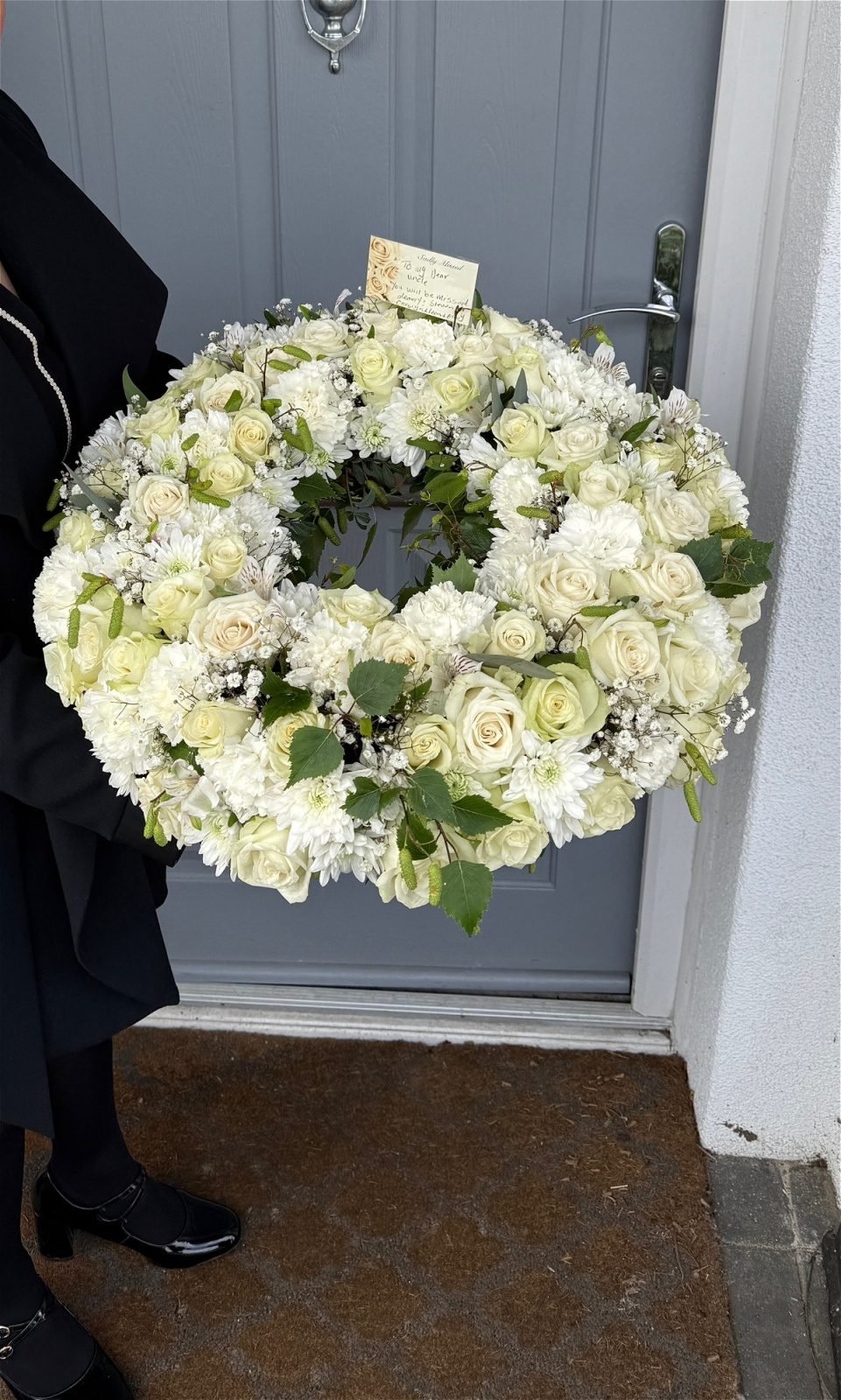 Ivory Embrace Wreath - Image 2